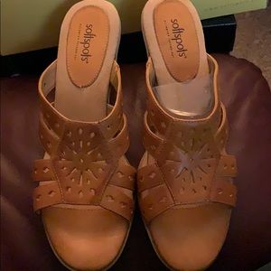 Women’s New leather ochre yellow sandals W/box!